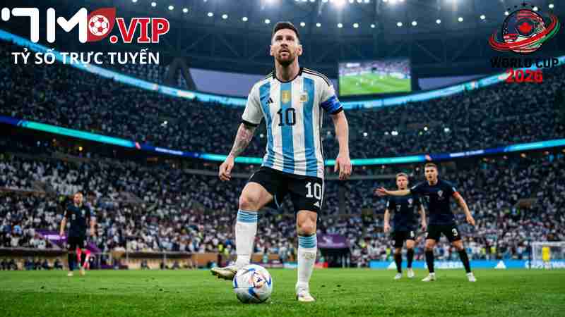 Lionel Messi thi đấu với vai trò kiến thiết lối chơi lùi sâu.